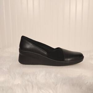 Women's Clarks Suttyn Walk Slip-On Shoes Black Leather W8.5